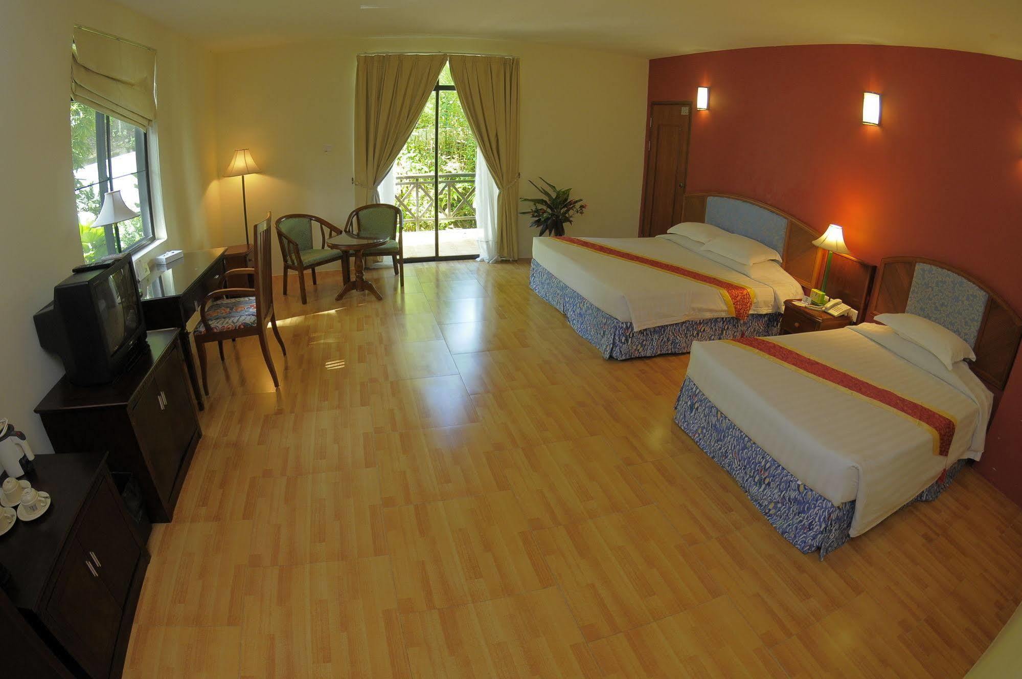 Borneo Tropical Rainforest Resort Miri Esterno foto