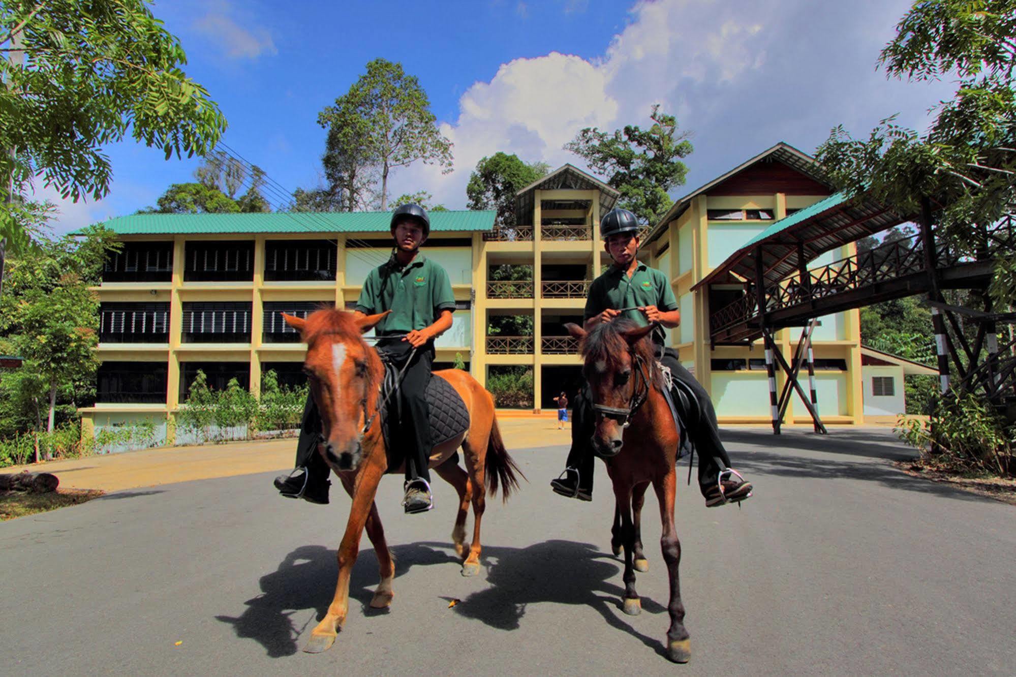 Borneo Tropical Rainforest Resort Miri Esterno foto
